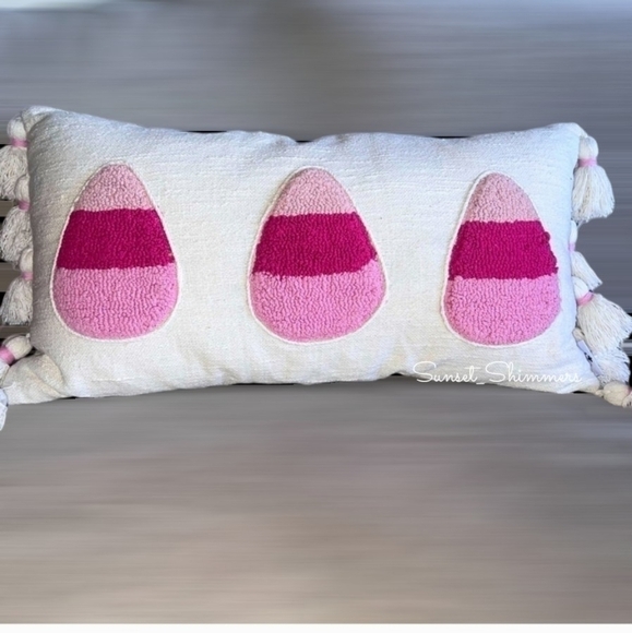 26" Sweet Street Pink Halloween Candy Corn Trio Throw pillow Decor Tassels NEW - Picture 3 of 5